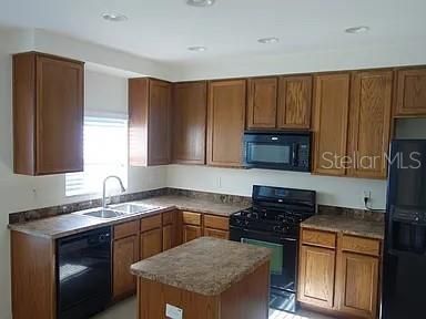 For Rent: $2,600 (4 beds, 2 baths, 2213 Square Feet)