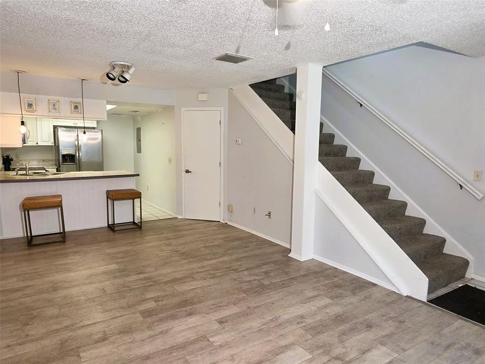 For Sale: $264,900 (3 beds, 3 baths, 1476 Square Feet)