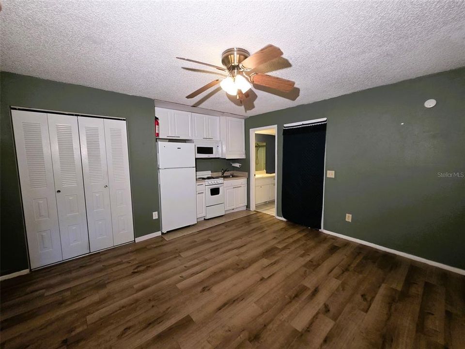 For Sale: $264,900 (3 beds, 3 baths, 1476 Square Feet)