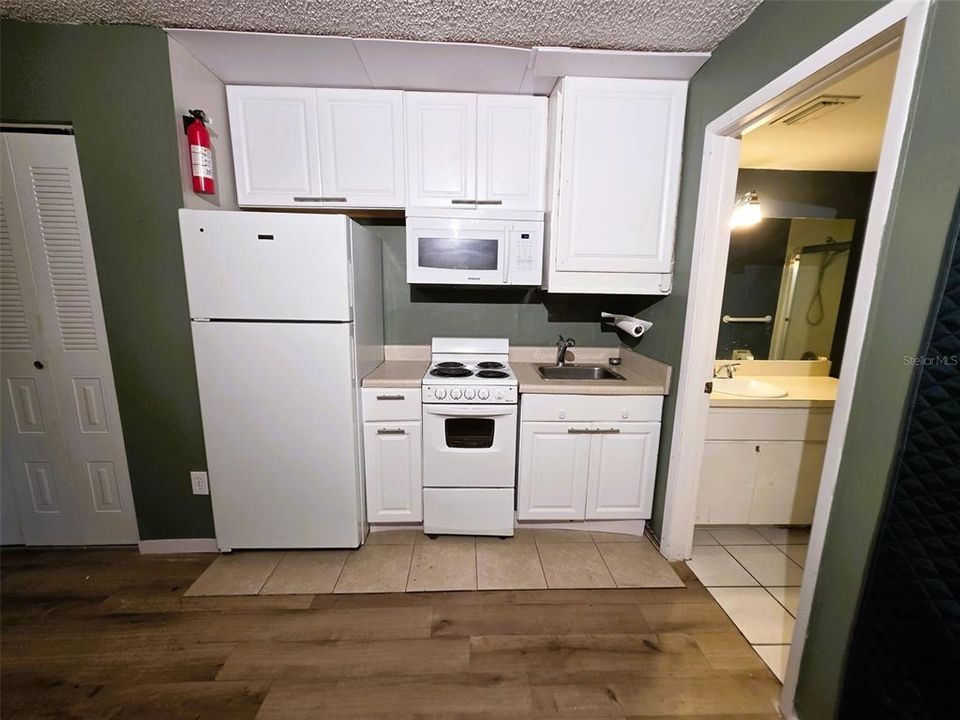 For Sale: $264,900 (3 beds, 3 baths, 1476 Square Feet)