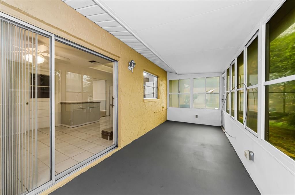 На продажу: $225,000 (2 спален, 2 ванн, 999 Квадратных фут)
