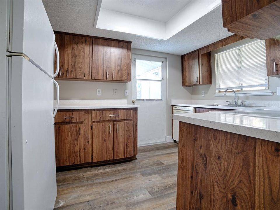 For Sale: $145,000 (2 beds, 2 baths, 1040 Square Feet)