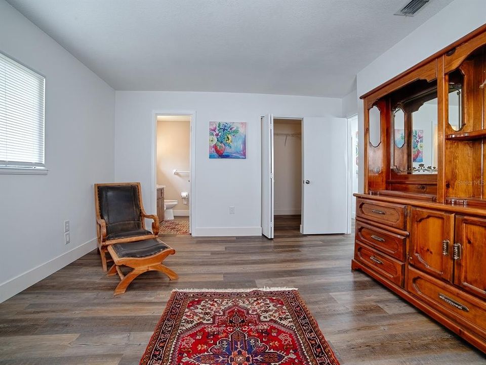 For Sale: $145,000 (2 beds, 2 baths, 1040 Square Feet)