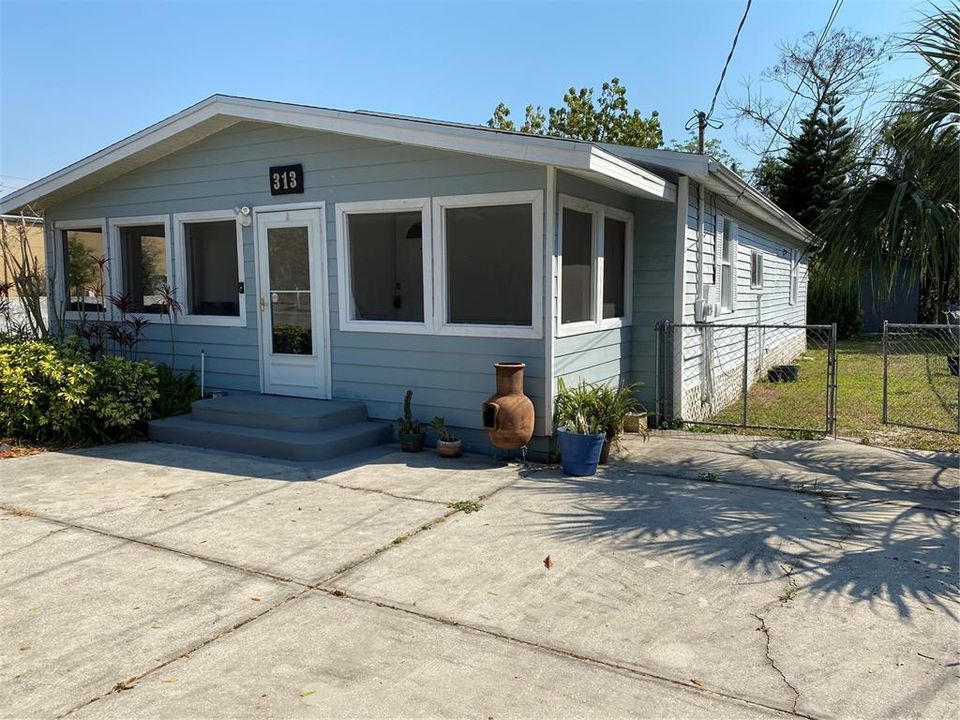 For Rent: $1,695 (3 beds, 1 baths, 1474 Square Feet)