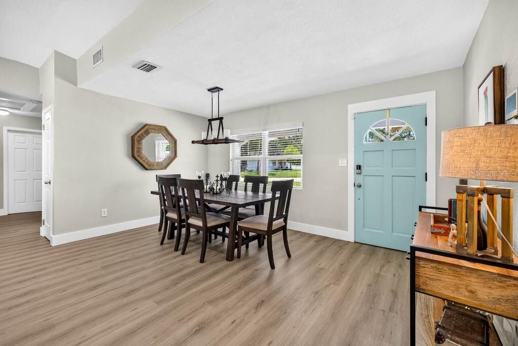 Activo con contrato: $685,000 (3 camas, 3 baños, 1826 Pies cuadrados)