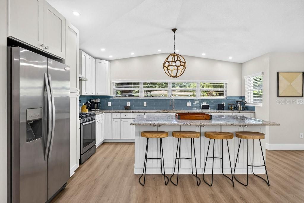 Activo con contrato: $685,000 (3 camas, 3 baños, 1826 Pies cuadrados)