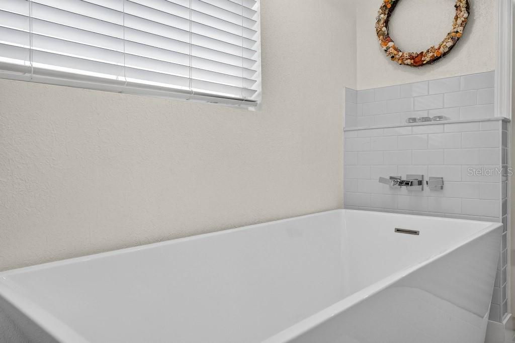 Activo con contrato: $685,000 (3 camas, 3 baños, 1826 Pies cuadrados)