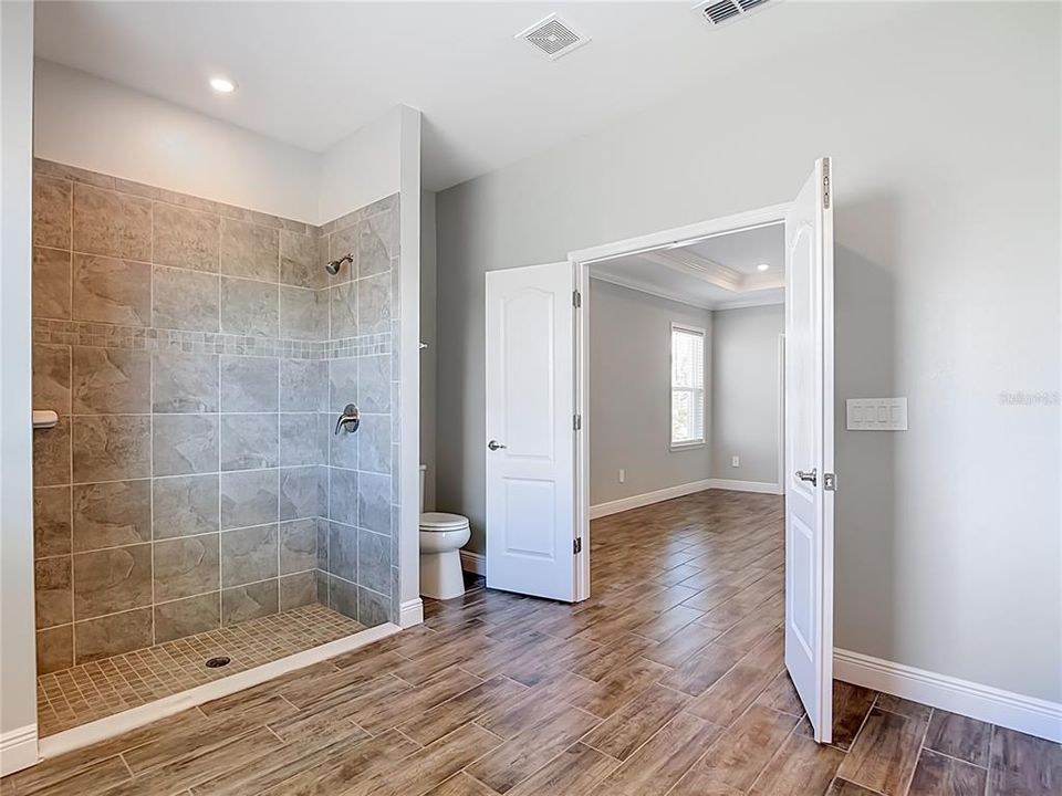 For Sale: $399,000 (4 beds, 2 baths, 2003 Square Feet)