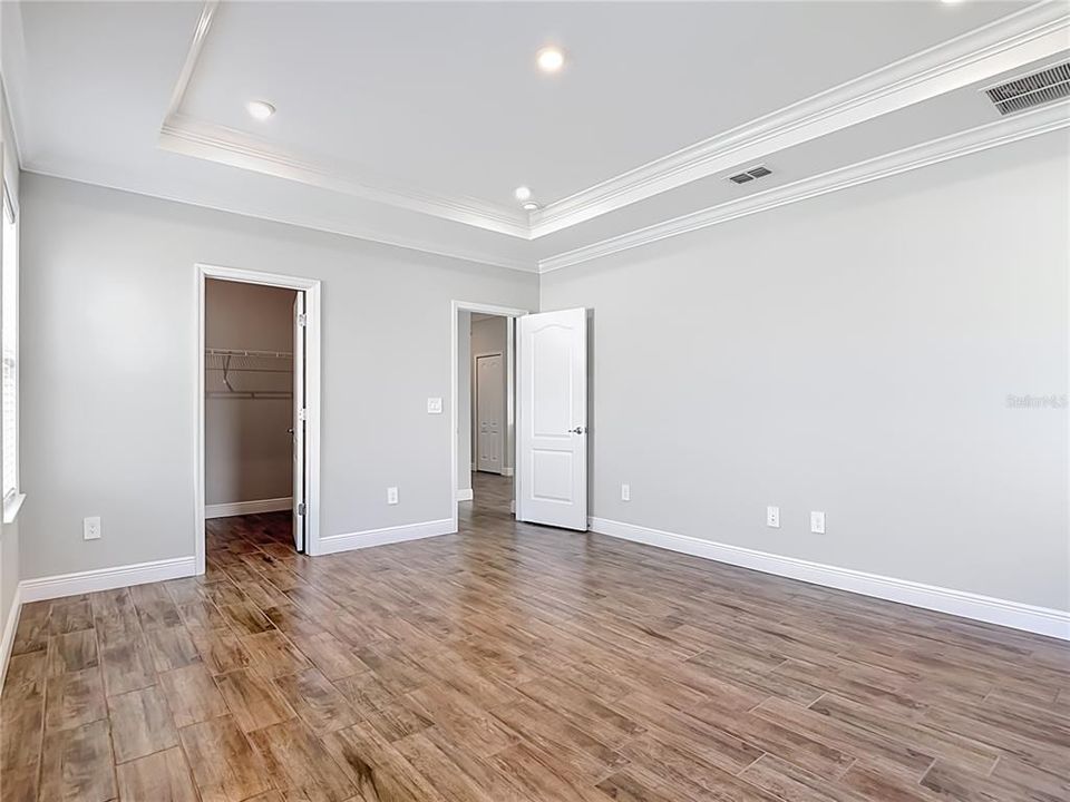 For Sale: $399,000 (4 beds, 2 baths, 2003 Square Feet)
