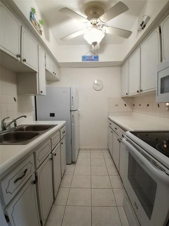 На продажу: $74,000 (1 спален, 1 ванн, 736 Квадратных фут)
