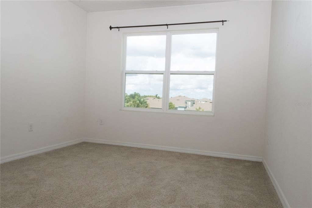 For Sale: $550,000 (5 beds, 3 baths, 2626 Square Feet)
