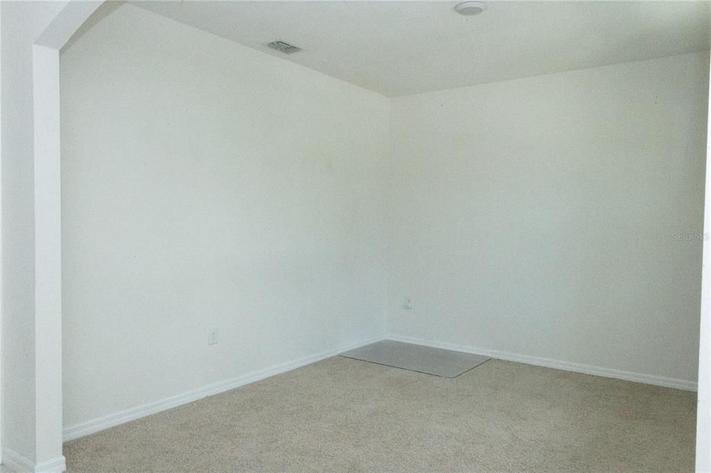 For Sale: $550,000 (5 beds, 3 baths, 2626 Square Feet)