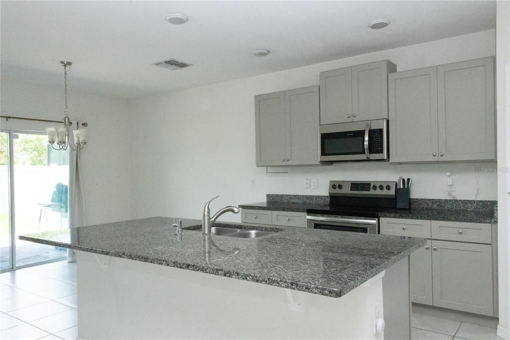 For Sale: $550,000 (5 beds, 3 baths, 2626 Square Feet)