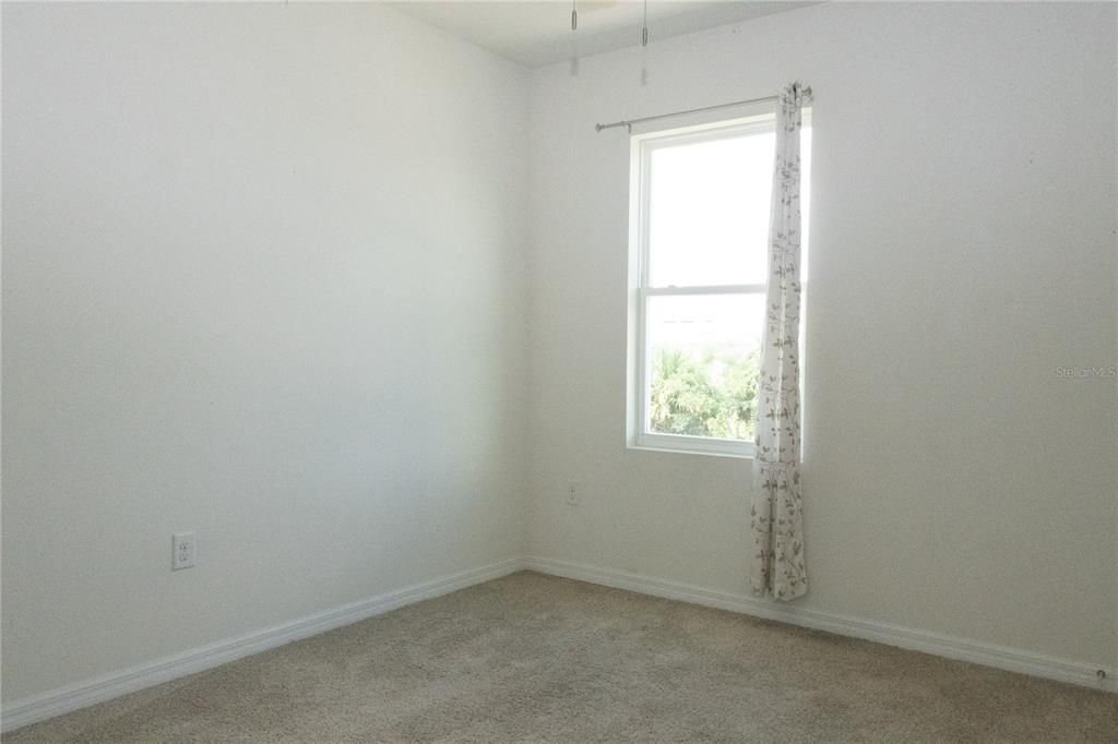 For Sale: $550,000 (5 beds, 3 baths, 2626 Square Feet)