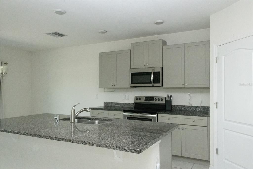 For Sale: $550,000 (5 beds, 3 baths, 2626 Square Feet)