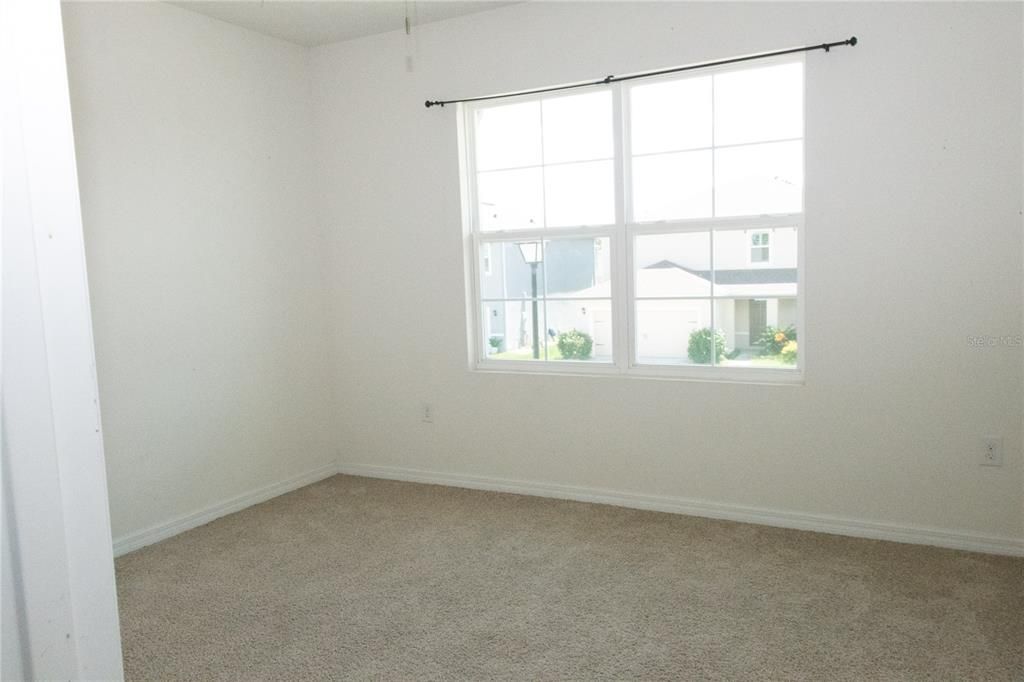For Sale: $550,000 (5 beds, 3 baths, 2626 Square Feet)