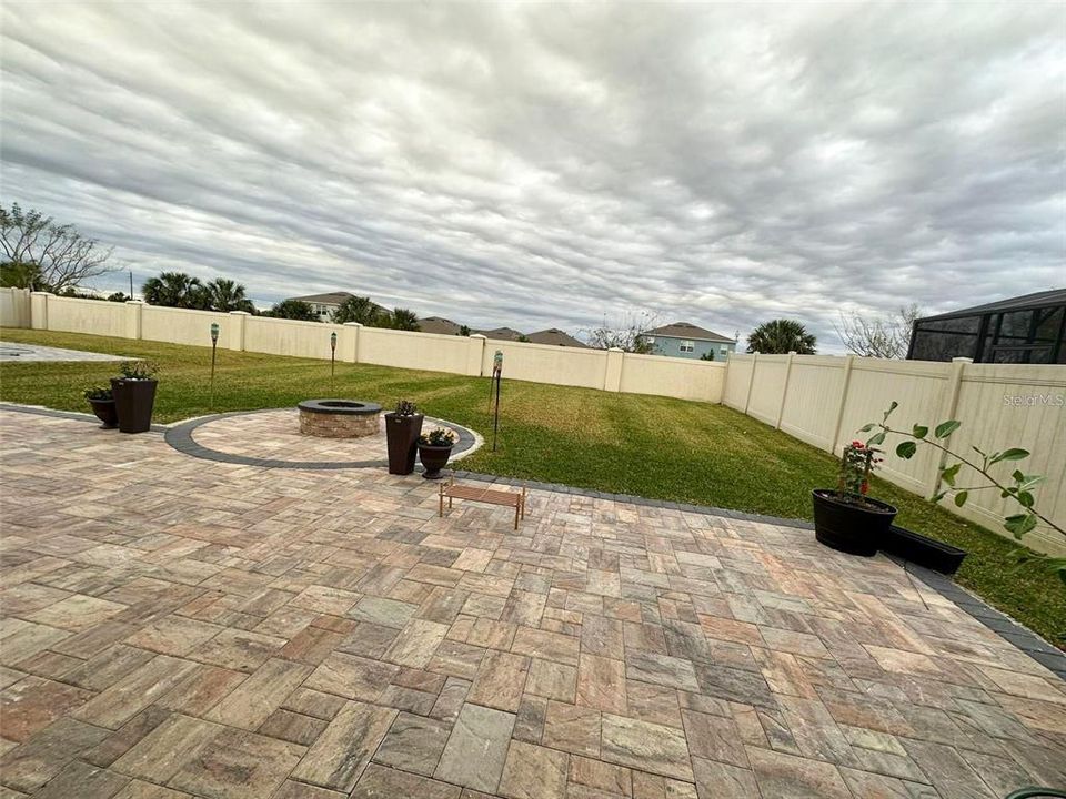 For Sale: $550,000 (5 beds, 3 baths, 2626 Square Feet)