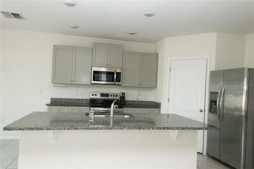 For Sale: $550,000 (5 beds, 3 baths, 2626 Square Feet)