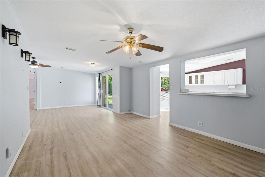 For Sale: $310,000 (3 beds, 2 baths, 1947 Square Feet)