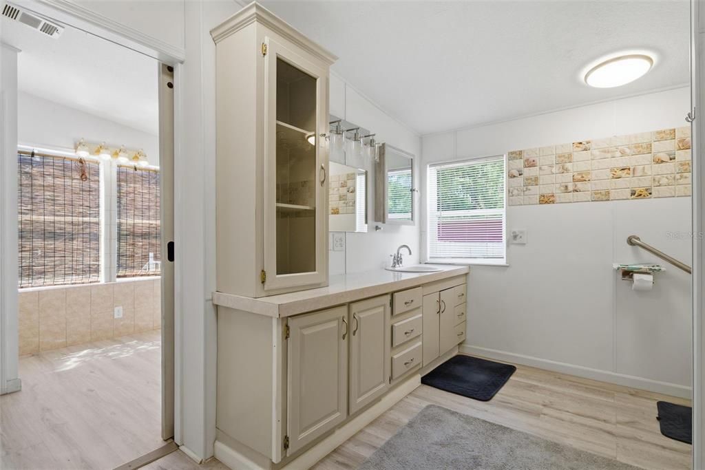 For Sale: $310,000 (3 beds, 2 baths, 1947 Square Feet)