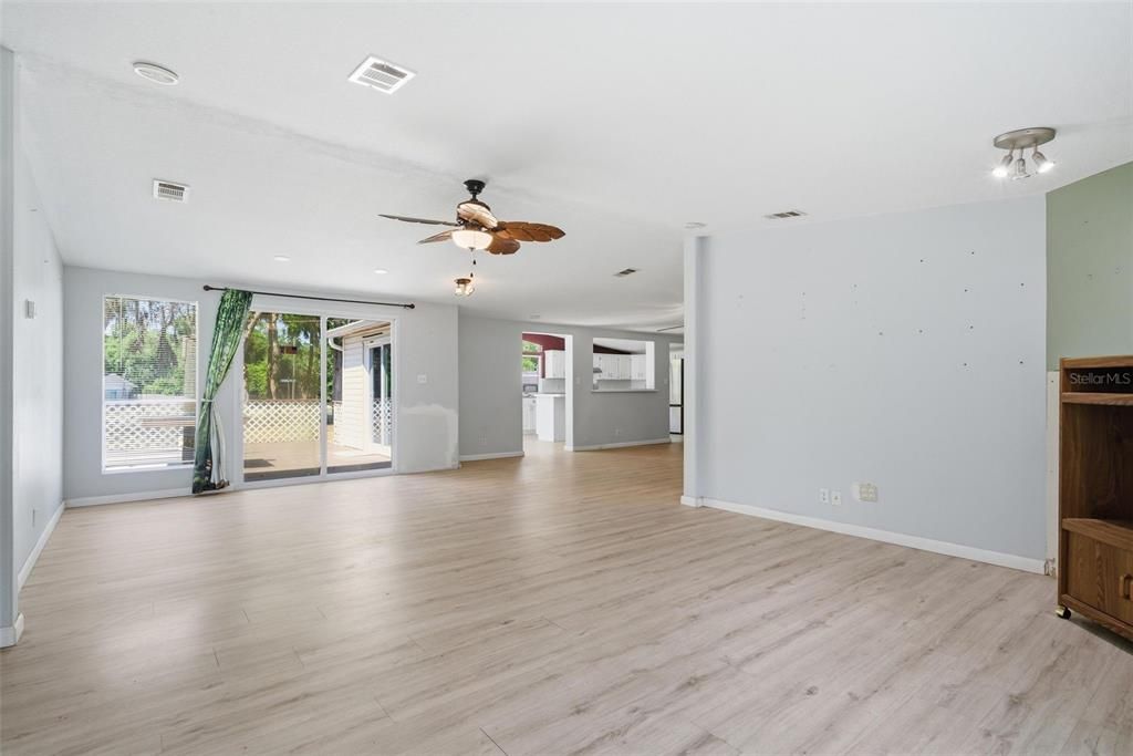 For Sale: $310,000 (3 beds, 2 baths, 1947 Square Feet)