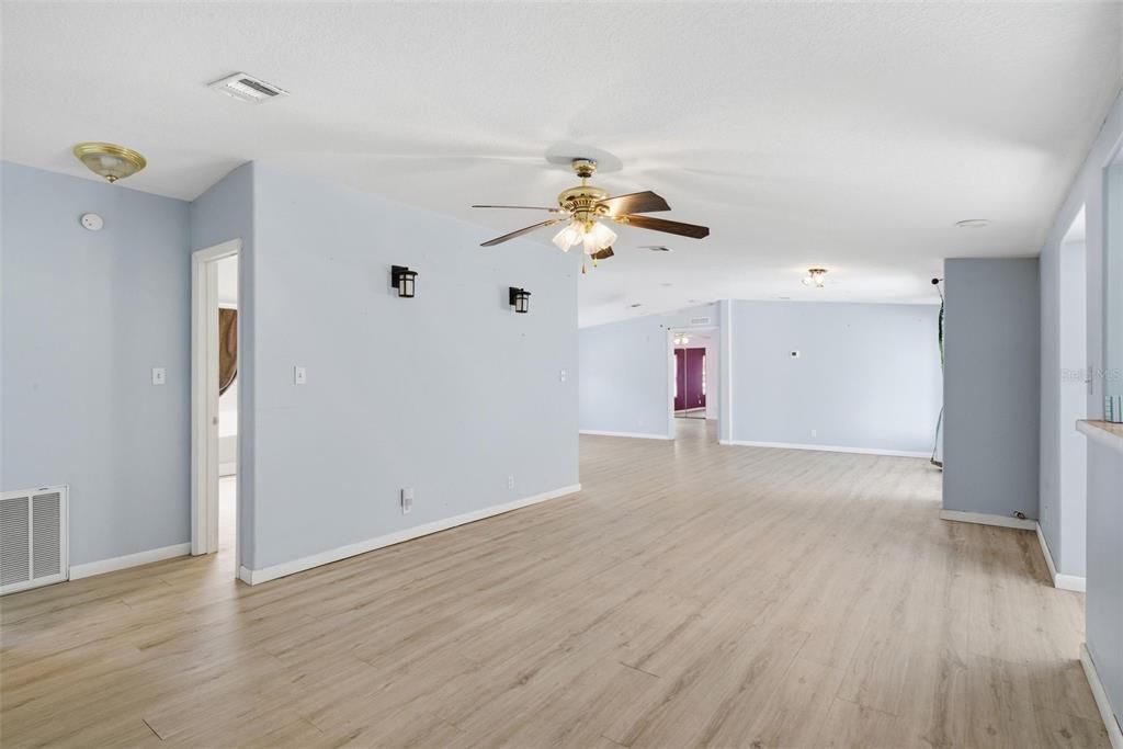 For Sale: $310,000 (3 beds, 2 baths, 1947 Square Feet)