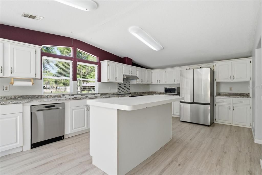 For Sale: $310,000 (3 beds, 2 baths, 1947 Square Feet)