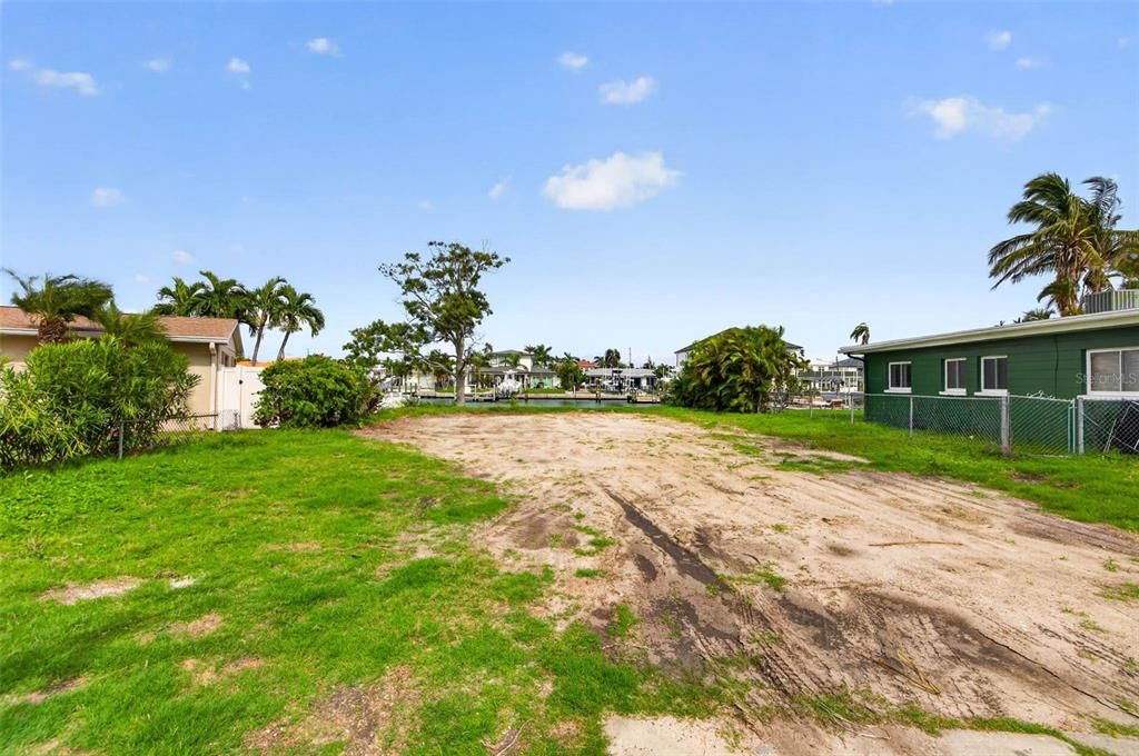 En Venta: $655,000 (0.12 acres)
