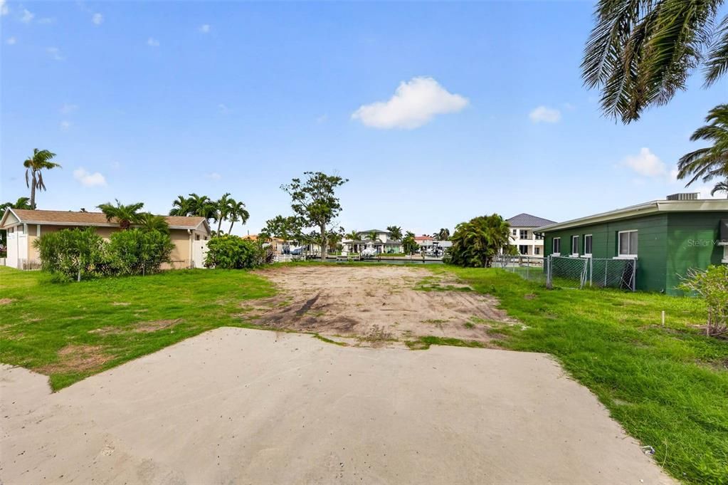 En Venta: $655,000 (0.12 acres)