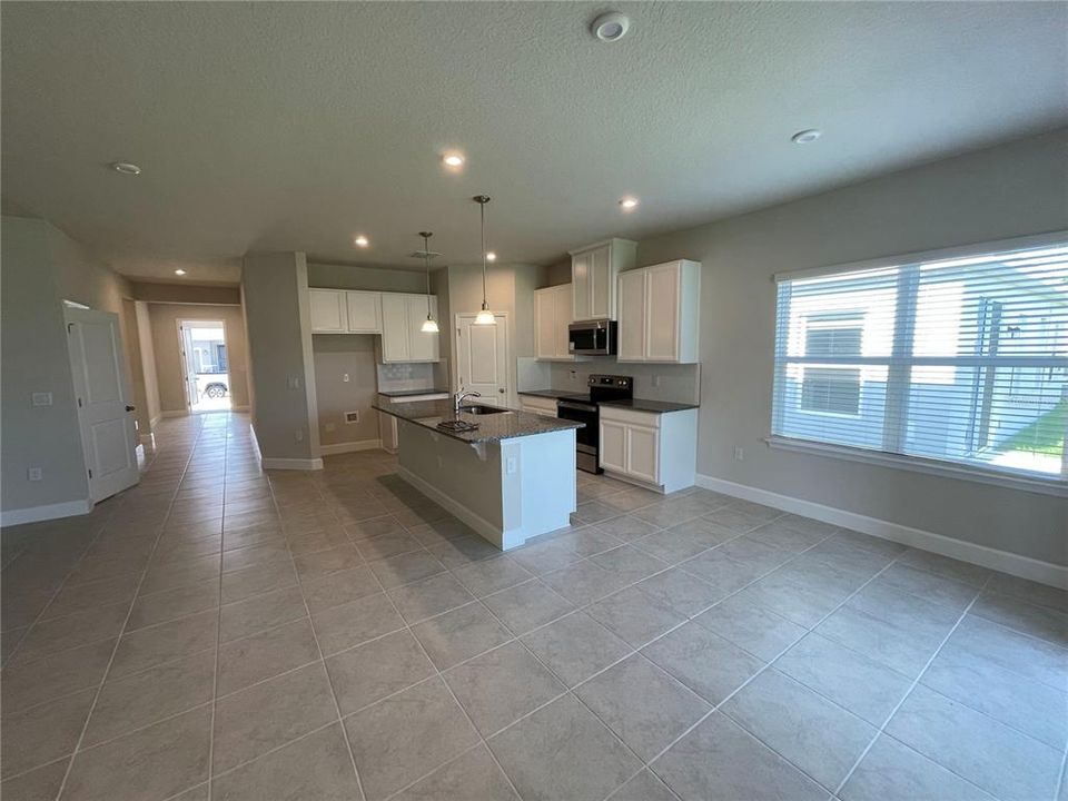 For Rent: $2,390 (4 beds, 3 baths, 1996 Square Feet)