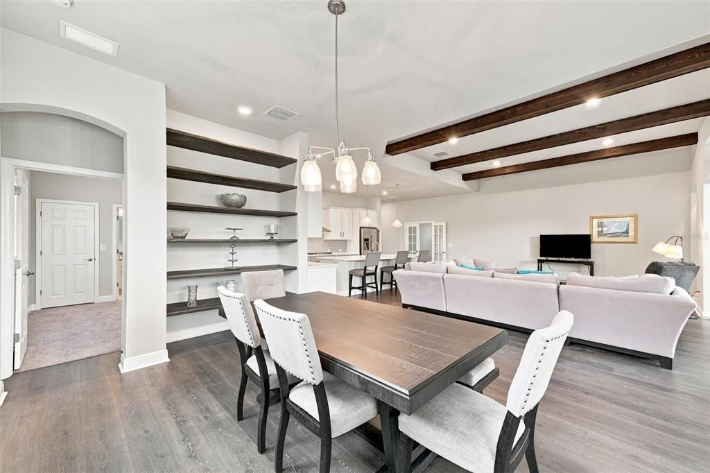 Activo con contrato: $543,000 (4 camas, 3 baños, 2589 Pies cuadrados)