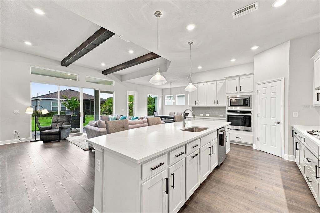Activo con contrato: $543,000 (4 camas, 3 baños, 2589 Pies cuadrados)