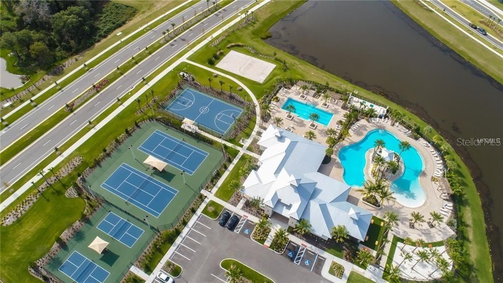 Activo con contrato: $543,000 (4 camas, 3 baños, 2589 Pies cuadrados)
