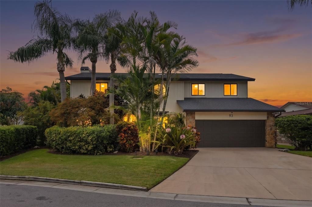 For Sale: $749,900 (3 beds, 4 baths, 2370 Square Feet)