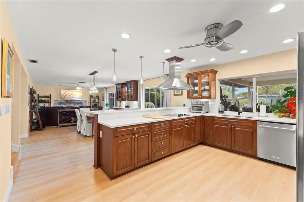 For Sale: $749,900 (3 beds, 4 baths, 2370 Square Feet)