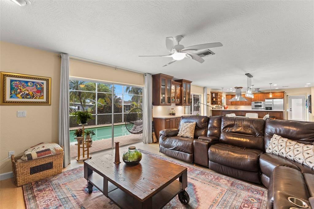 For Sale: $749,900 (3 beds, 4 baths, 2370 Square Feet)