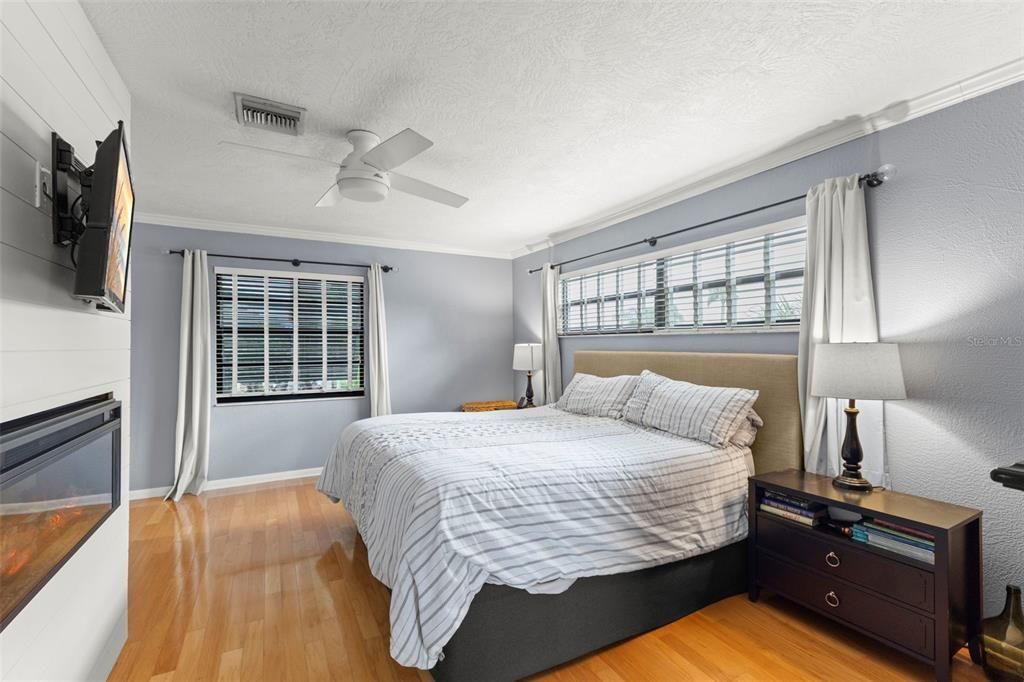 For Sale: $749,900 (3 beds, 4 baths, 2370 Square Feet)