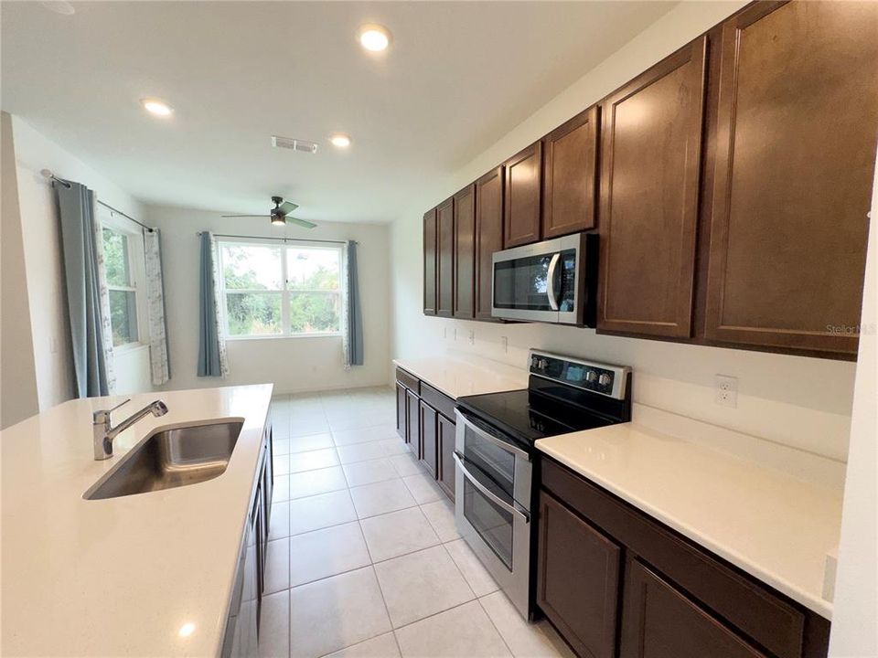 For Rent: $3,240 (3 beds, 3 baths, 2014 Square Feet)