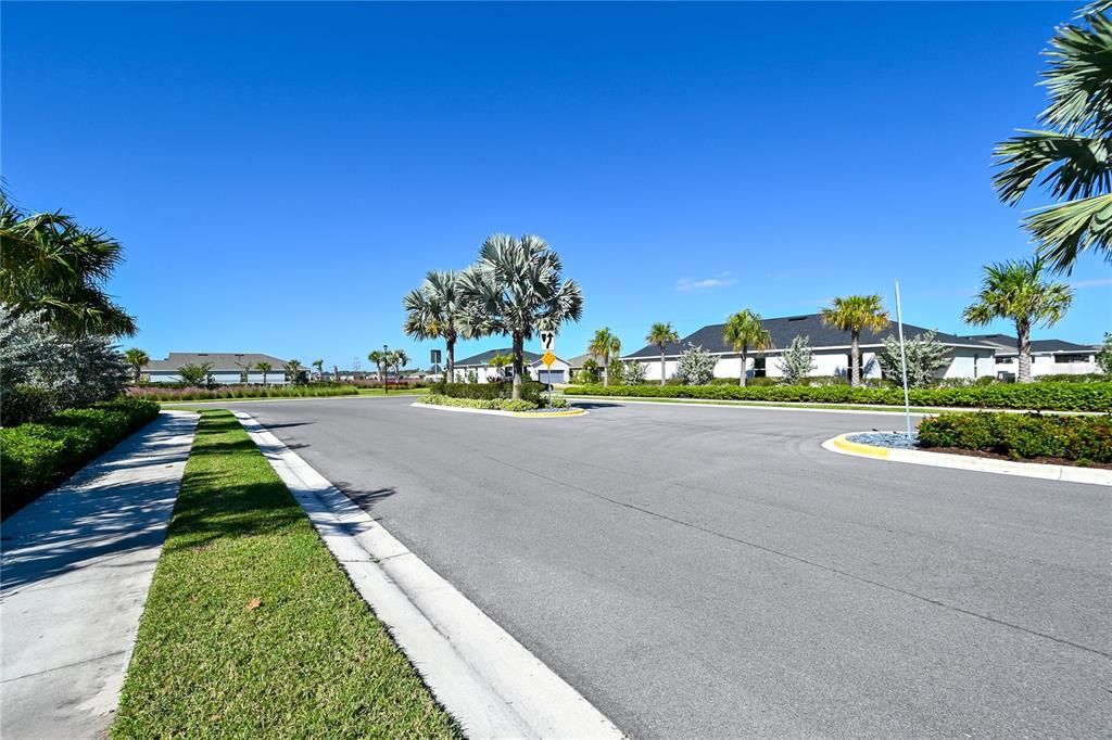 For Rent: $3,240 (3 beds, 3 baths, 2014 Square Feet)