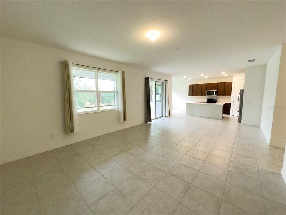 For Rent: $3,240 (3 beds, 3 baths, 2014 Square Feet)