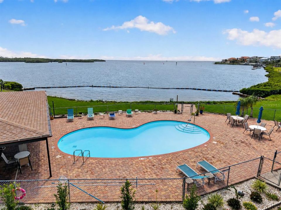 На продажу: $249,900 (2 спален, 2 ванн, 1246 Квадратных фут)