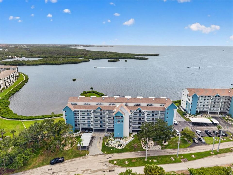На продажу: $249,900 (2 спален, 2 ванн, 1246 Квадратных фут)