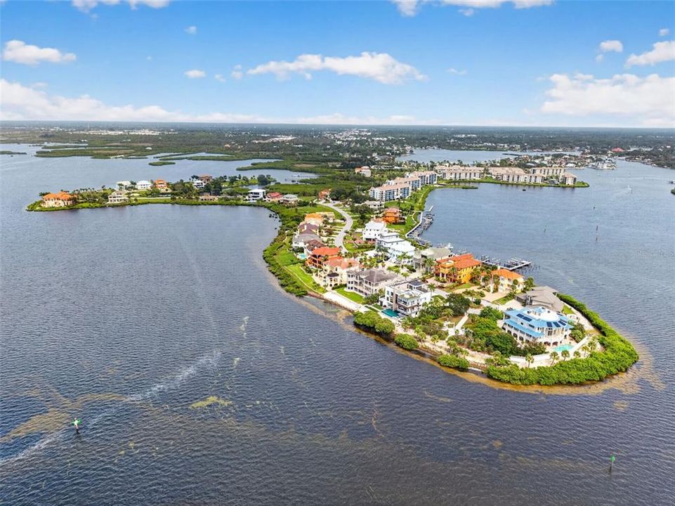 На продажу: $249,900 (2 спален, 2 ванн, 1246 Квадратных фут)
