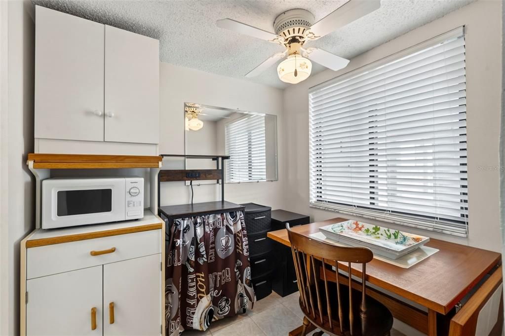 На продажу: $249,900 (2 спален, 2 ванн, 1246 Квадратных фут)