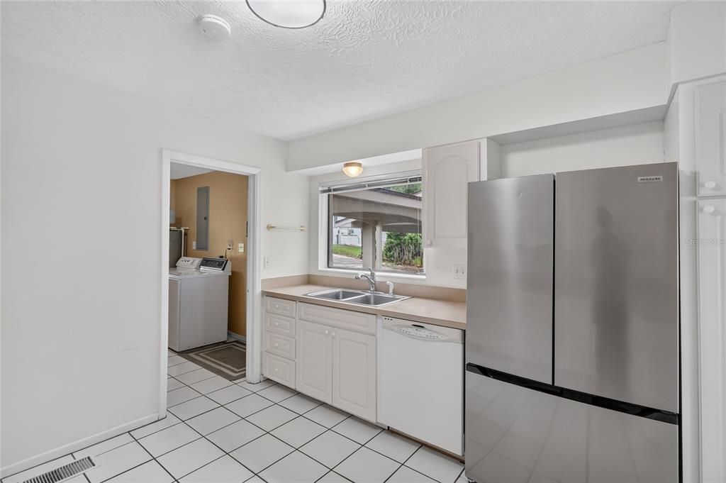 For Rent: $2,750 (3 beds, 3 baths, 2630 Square Feet)