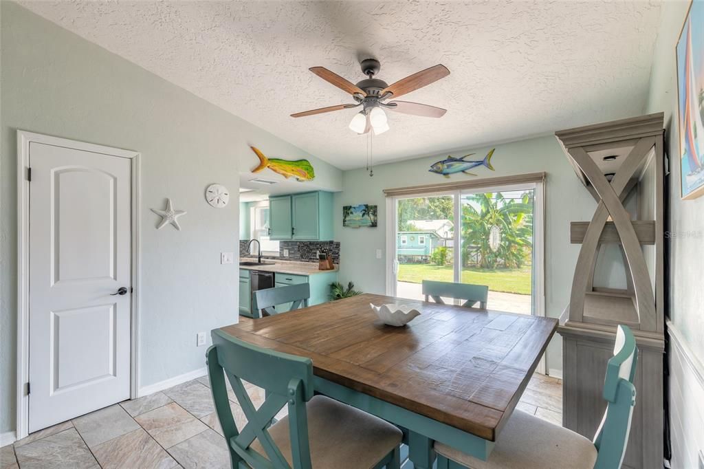 For Sale: $299,000 (3 beds, 2 baths, 1260 Square Feet)