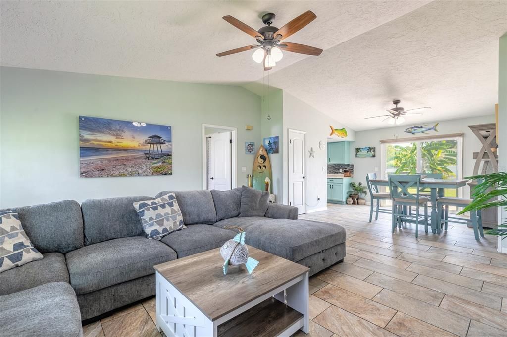 For Sale: $299,000 (3 beds, 2 baths, 1260 Square Feet)