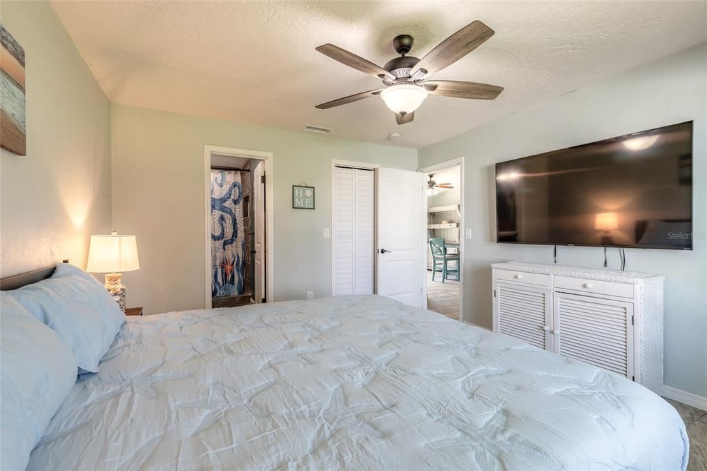 For Sale: $299,000 (3 beds, 2 baths, 1260 Square Feet)