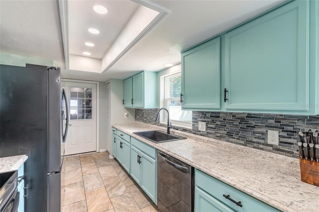 For Sale: $299,000 (3 beds, 2 baths, 1260 Square Feet)