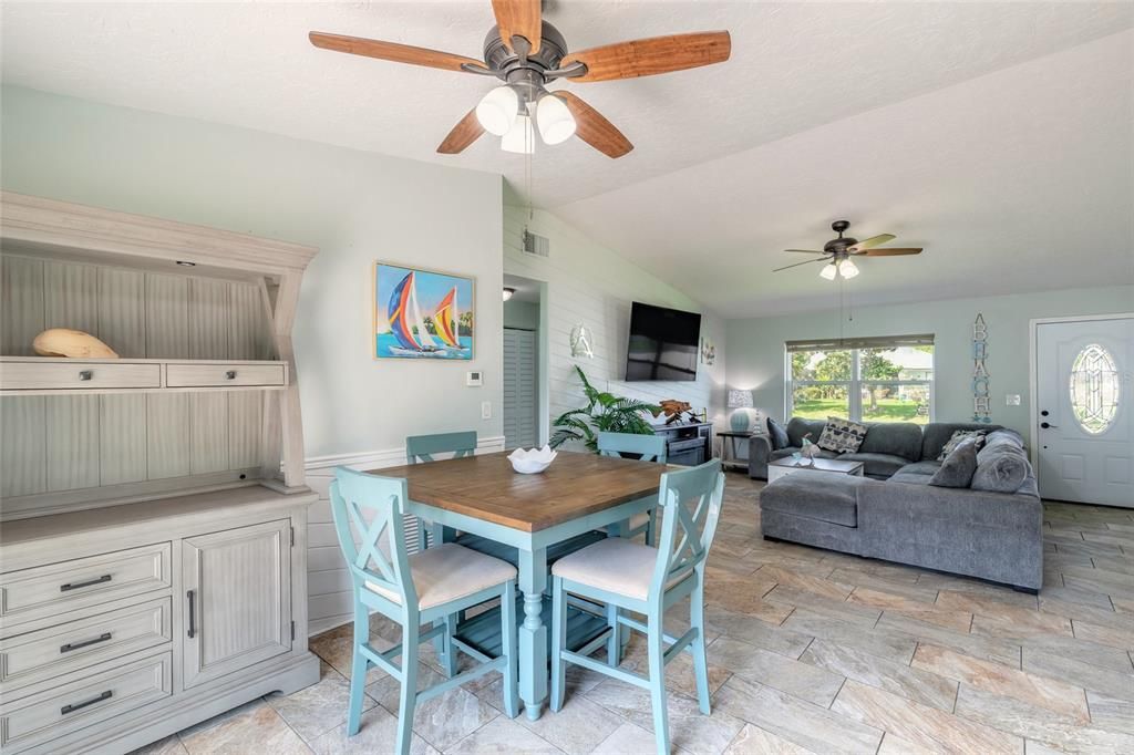 For Sale: $299,000 (3 beds, 2 baths, 1260 Square Feet)